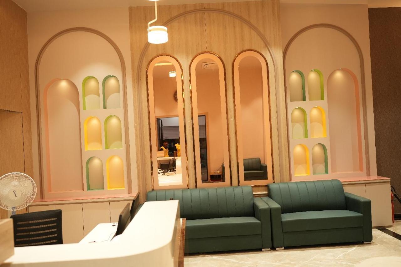Narayani Executive Hotel Tuljapur Kültér fotó